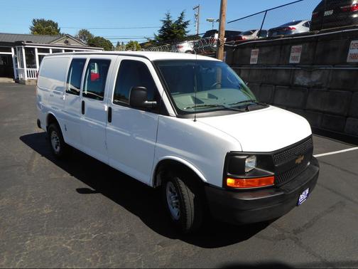 White 2016 Chevrolet Express 2500 LT