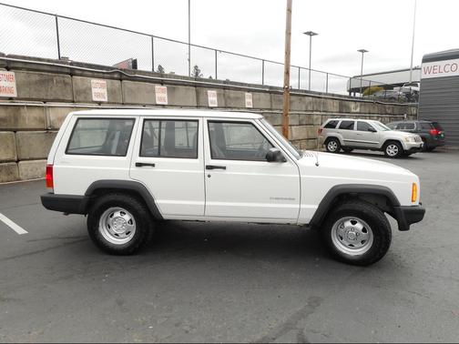 White 1999 Jeep Cherokee SE 4WD