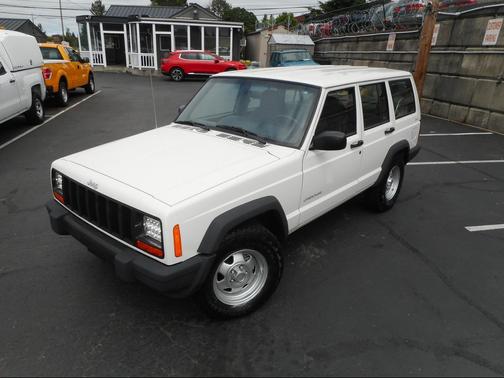 White 1999 Jeep Cherokee SE 4WD
