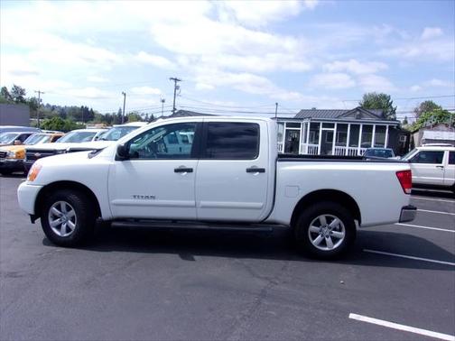 2014 Nissan Titan SV