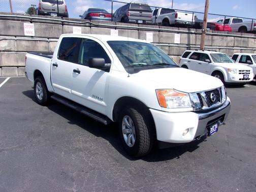 2014 Nissan Titan SV