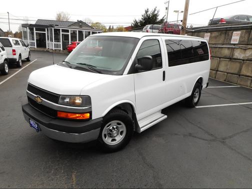 White 2017 Chevrolet Express 3500 LT