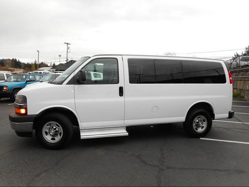 White 2017 Chevrolet Express 3500 LT