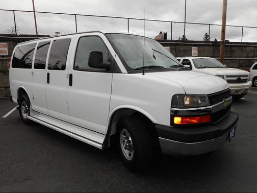 White 2017 Chevrolet Express 3500 LT