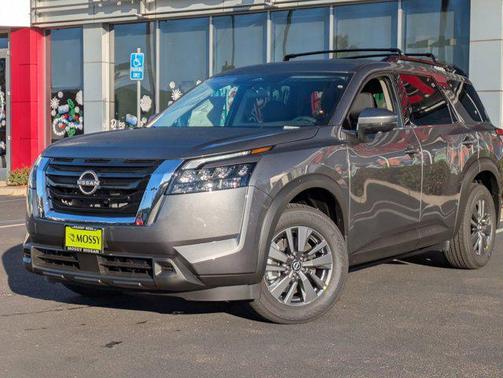 2025 Nissan Pathfinder SV FWD