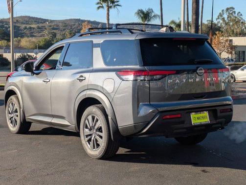2025 Nissan Pathfinder SV FWD