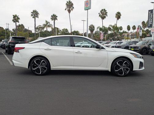 2025 Nissan Altima SR FWD