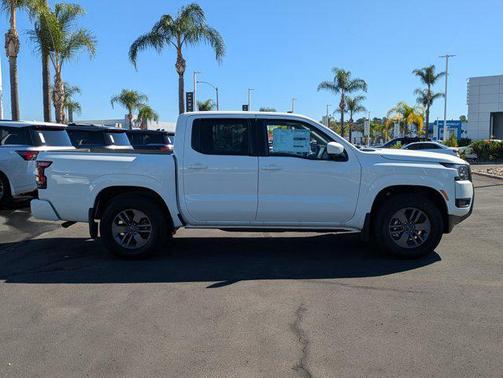 2025 Nissan Frontier SV