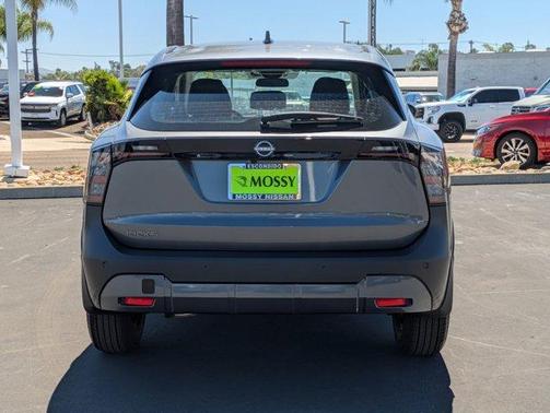 2025 Nissan Kicks S