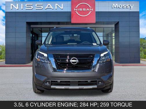 2025 Nissan Pathfinder Platinum FWD