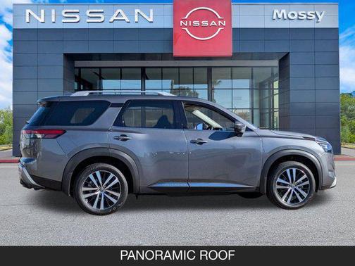 2025 Nissan Pathfinder Platinum FWD