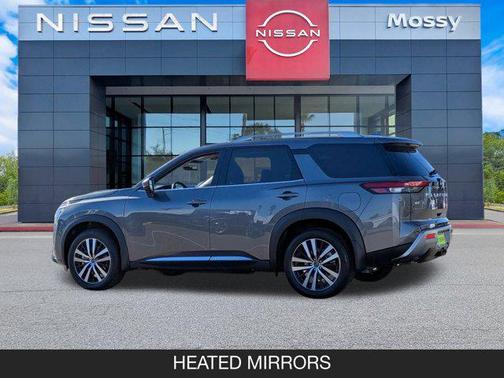 2025 Nissan Pathfinder Platinum FWD