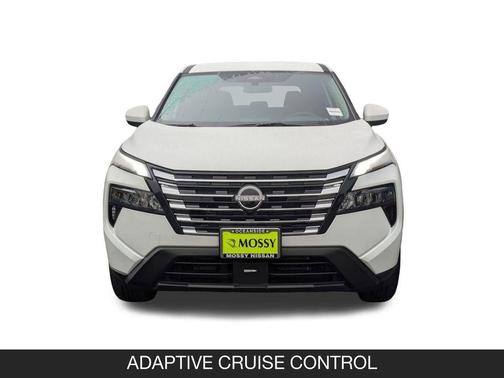 Everest White Pearl Tricoat 2026 Nissan Rogue SV