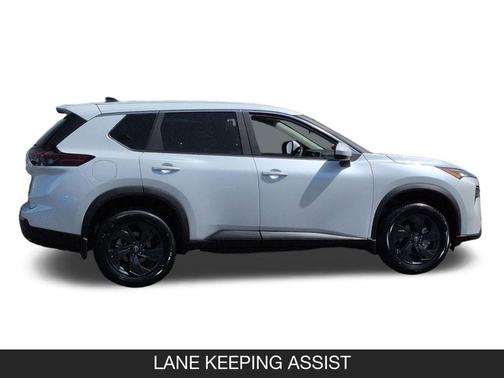 Everest White Pearl Tricoat 2026 Nissan Rogue SV