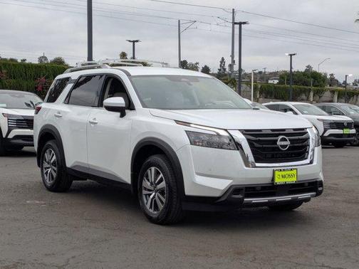 2025 Nissan Pathfinder SL