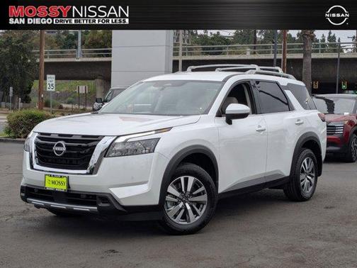 2025 Nissan Pathfinder SL