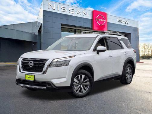 2025 Nissan Pathfinder SL FWD