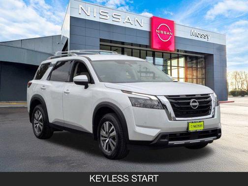 2025 Nissan Pathfinder SL FWD