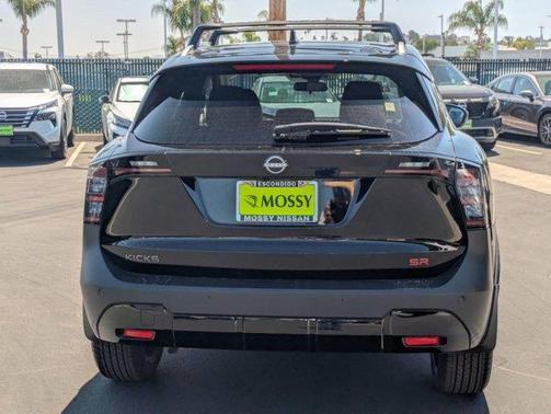 2025 Nissan Kicks SR
