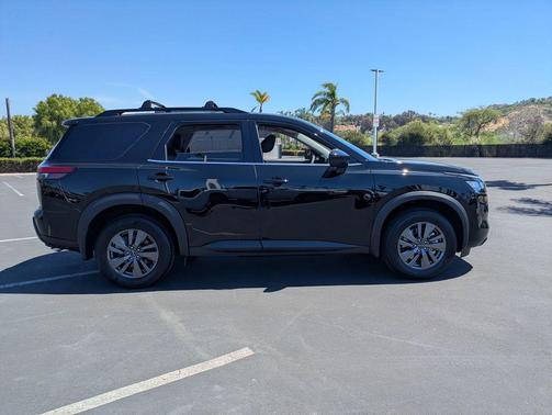 Super Black 2026 Nissan Pathfinder SV