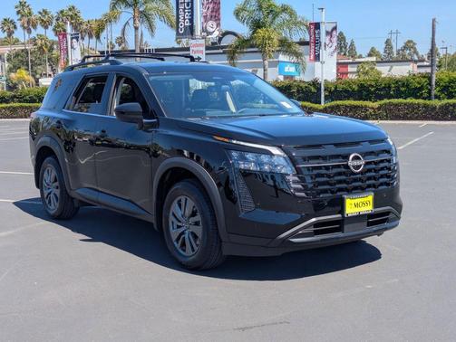Super Black 2026 Nissan Pathfinder SV