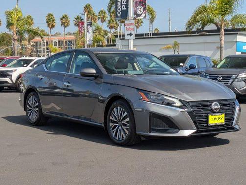 2025 Nissan Altima SV FWD