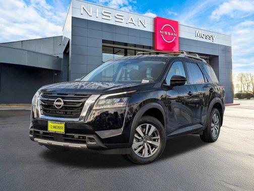 2025 Nissan Pathfinder SL FWD