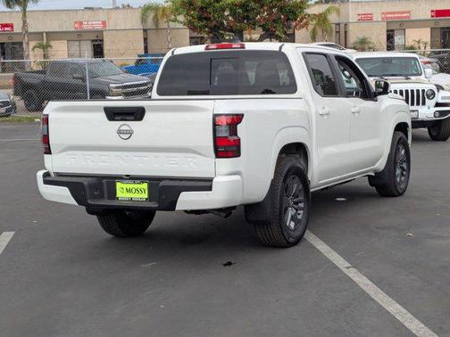 2025 Nissan Frontier SV