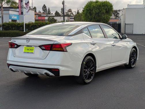 2025 Nissan Altima SV FWD