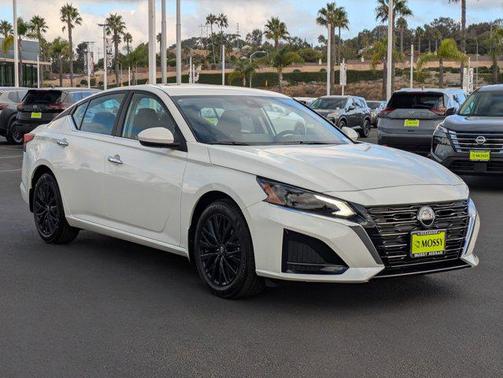2025 Nissan Altima SV FWD