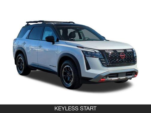 Everest White Pearl Tricoat/Super Black 2026 Nissan Pathfinder Rock Creek