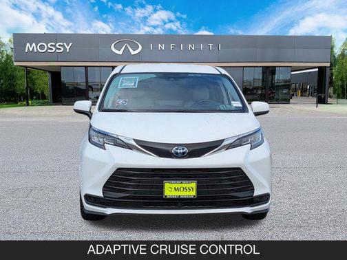 2023 Toyota Sienna LE