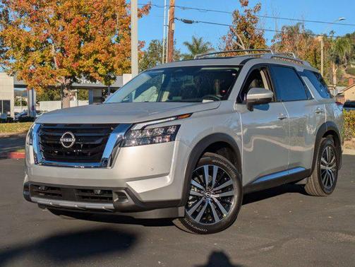 2025 Nissan Pathfinder Platinum FWD