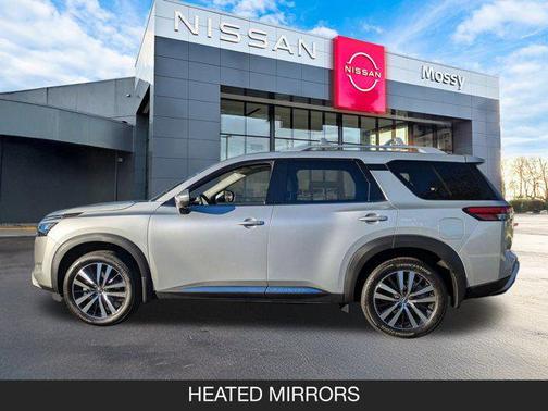 2025 Nissan Pathfinder Platinum FWD