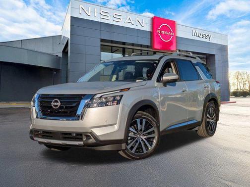 2025 Nissan Pathfinder Platinum FWD