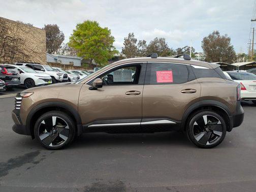 2025 Nissan Kicks SR