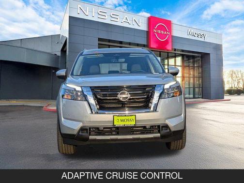 2025 Nissan Pathfinder SL FWD