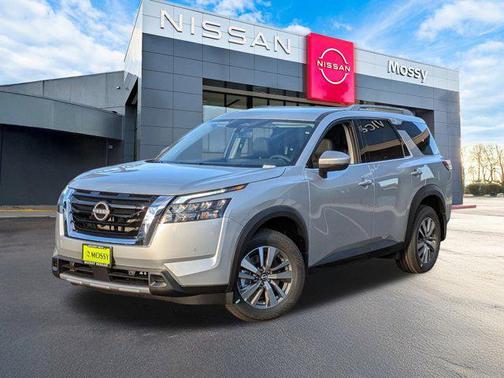 2025 Nissan Pathfinder SL FWD
