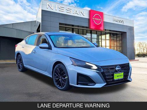 2025 Nissan Altima SV FWD