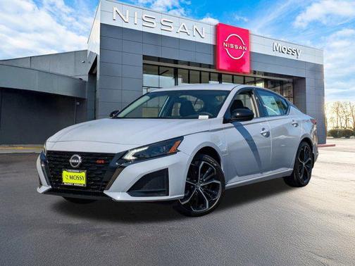 2025 Nissan Altima SR FWD