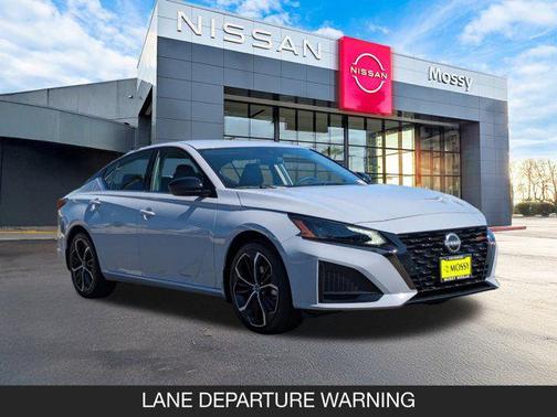 2025 Nissan Altima SR FWD