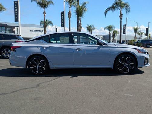2025 Nissan Altima SR FWD