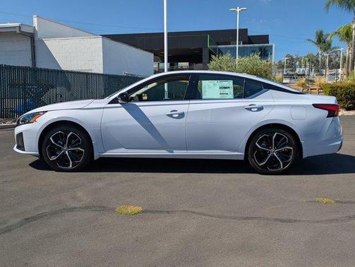 2025 Nissan Altima SR FWD