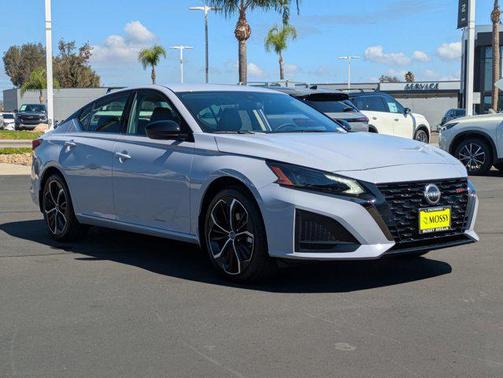 2025 Nissan Altima SR FWD