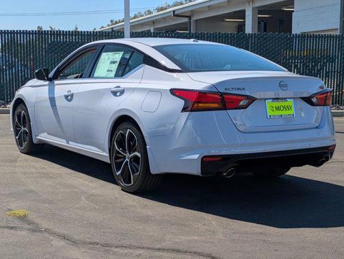 2025 Nissan Altima SR FWD