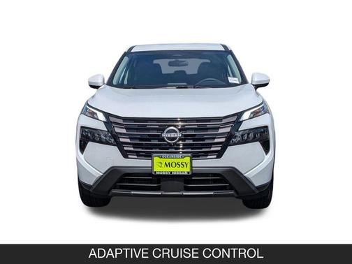 Everest White Pearl Tricoat 2026 Nissan Rogue SV