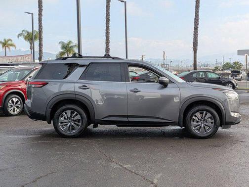 2025 Nissan Pathfinder SV FWD