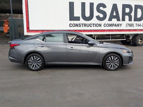 2025 Nissan Altima SV FWD