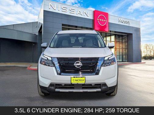 2025 Nissan Pathfinder SL FWD