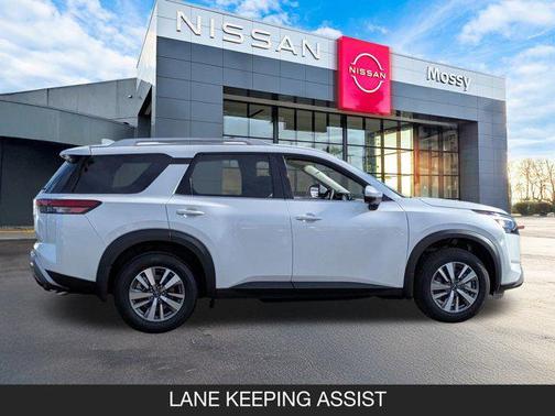 2025 Nissan Pathfinder SL FWD